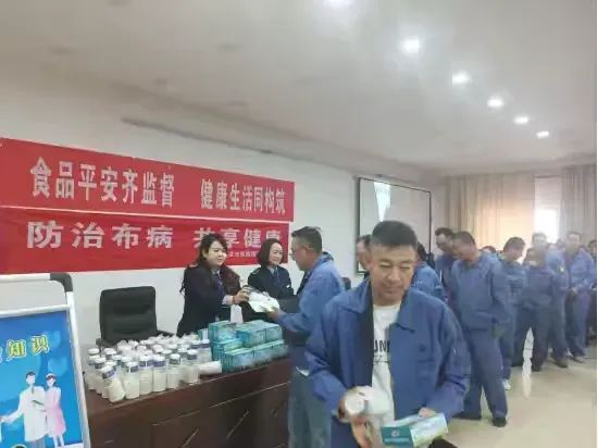 市疾控中心开展食品安全宣传周系列活动